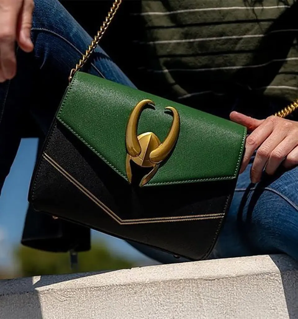 Preventa Cartera Loki Loungefly 4