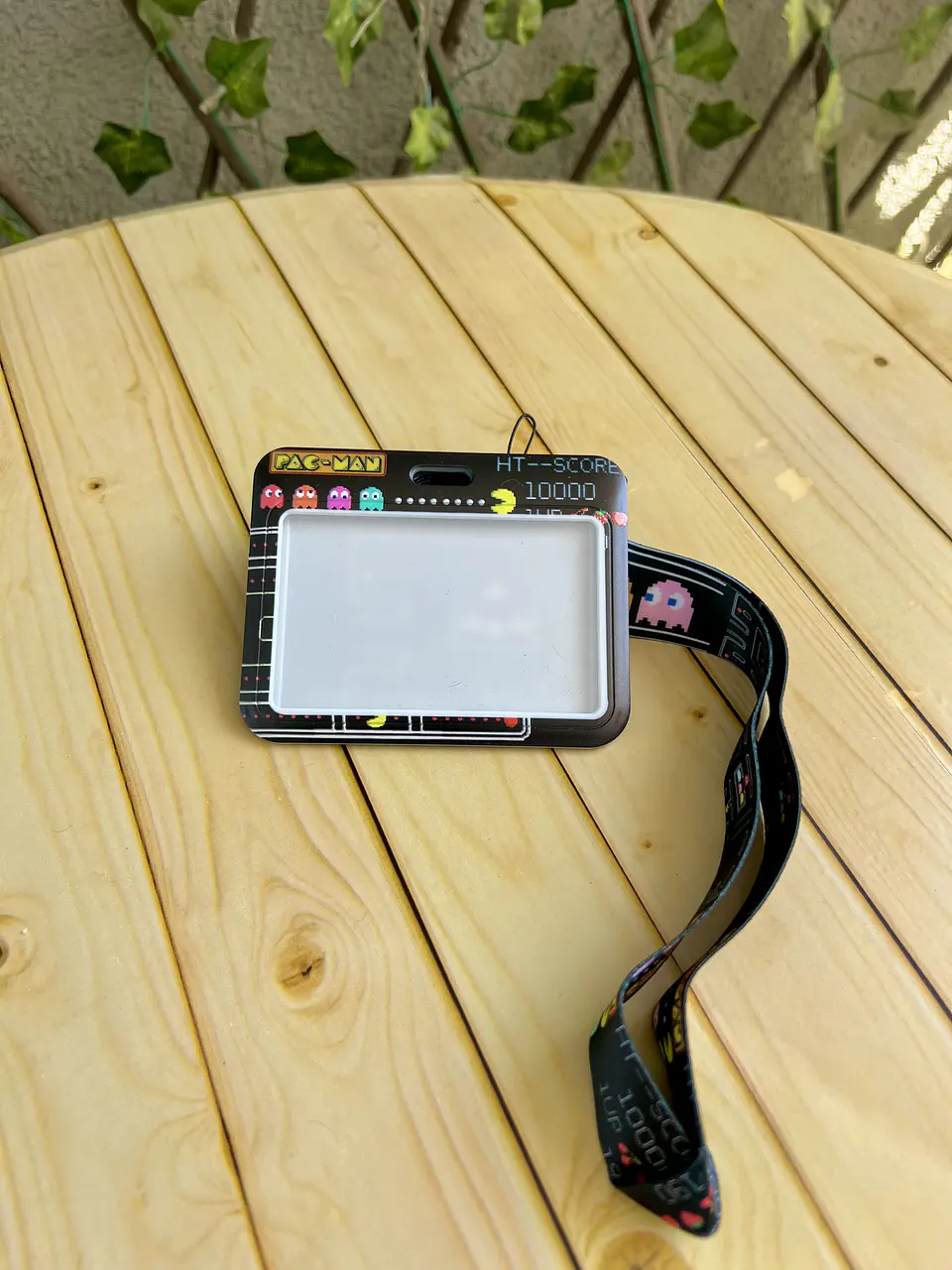 Preventa Portacredencial Horizontal + Lanyard Pacman 2