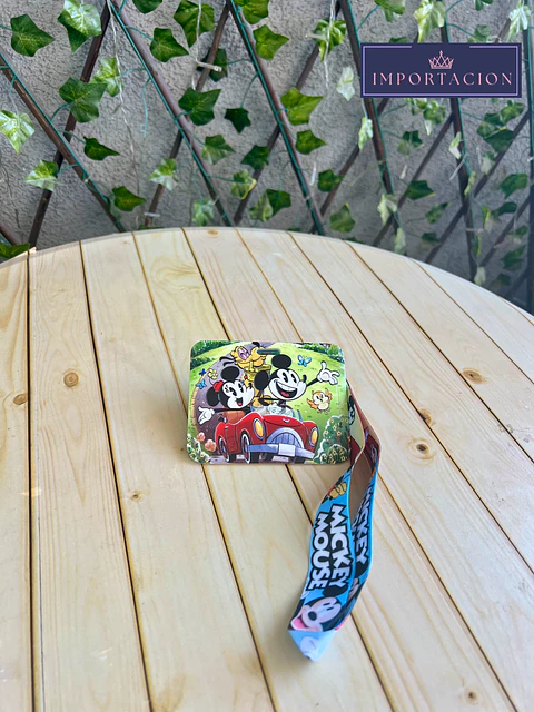 Preventa Portacredencial Horizontal + Lanyard Mickey Friends