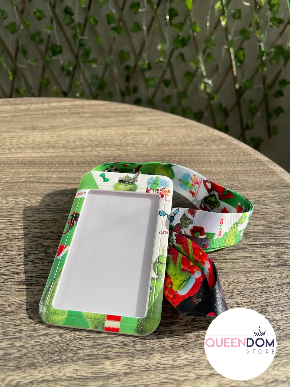 Preventa Portacredencial Vertical + Lanyard Grinch 2