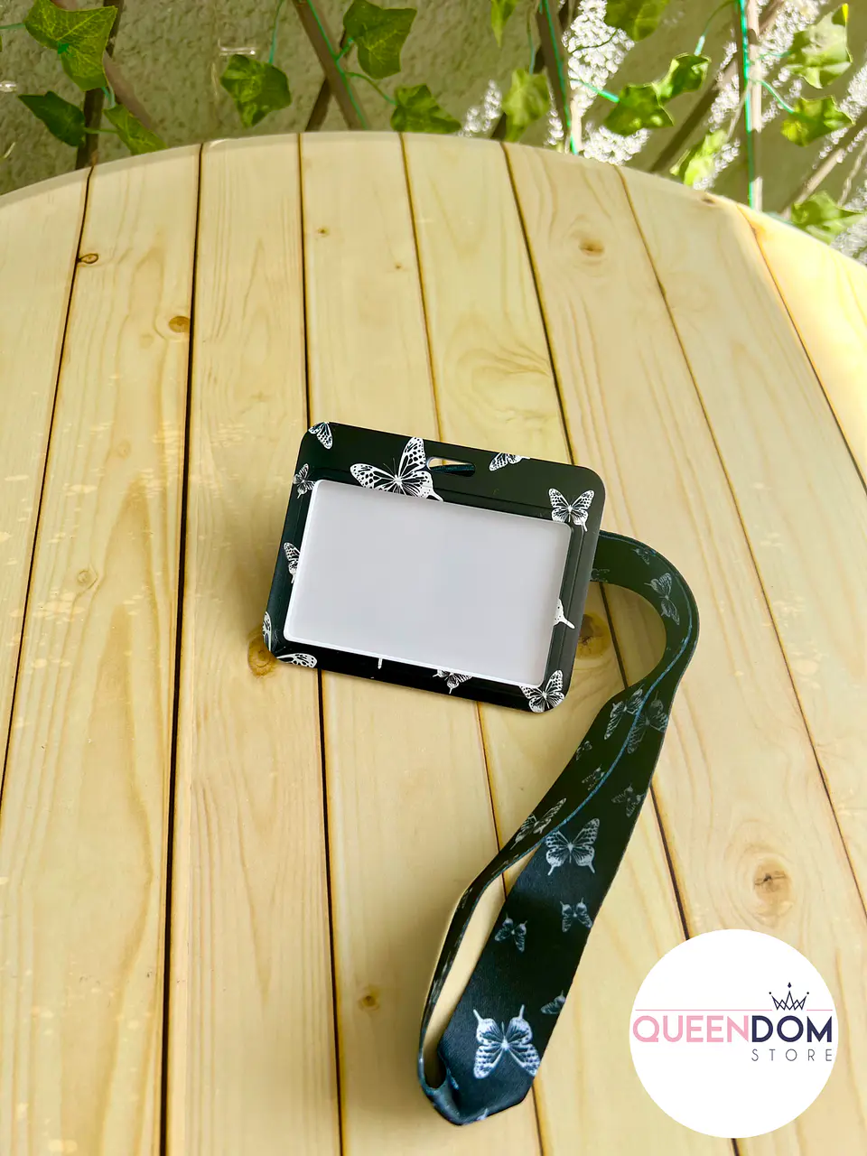 Preventa Portacredencial Horizontal + Lanyard Mariposa Negra 2