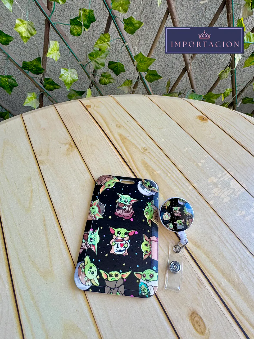 Preventa Portacredencial + Hebilla Retráctil Baby Yoda 1