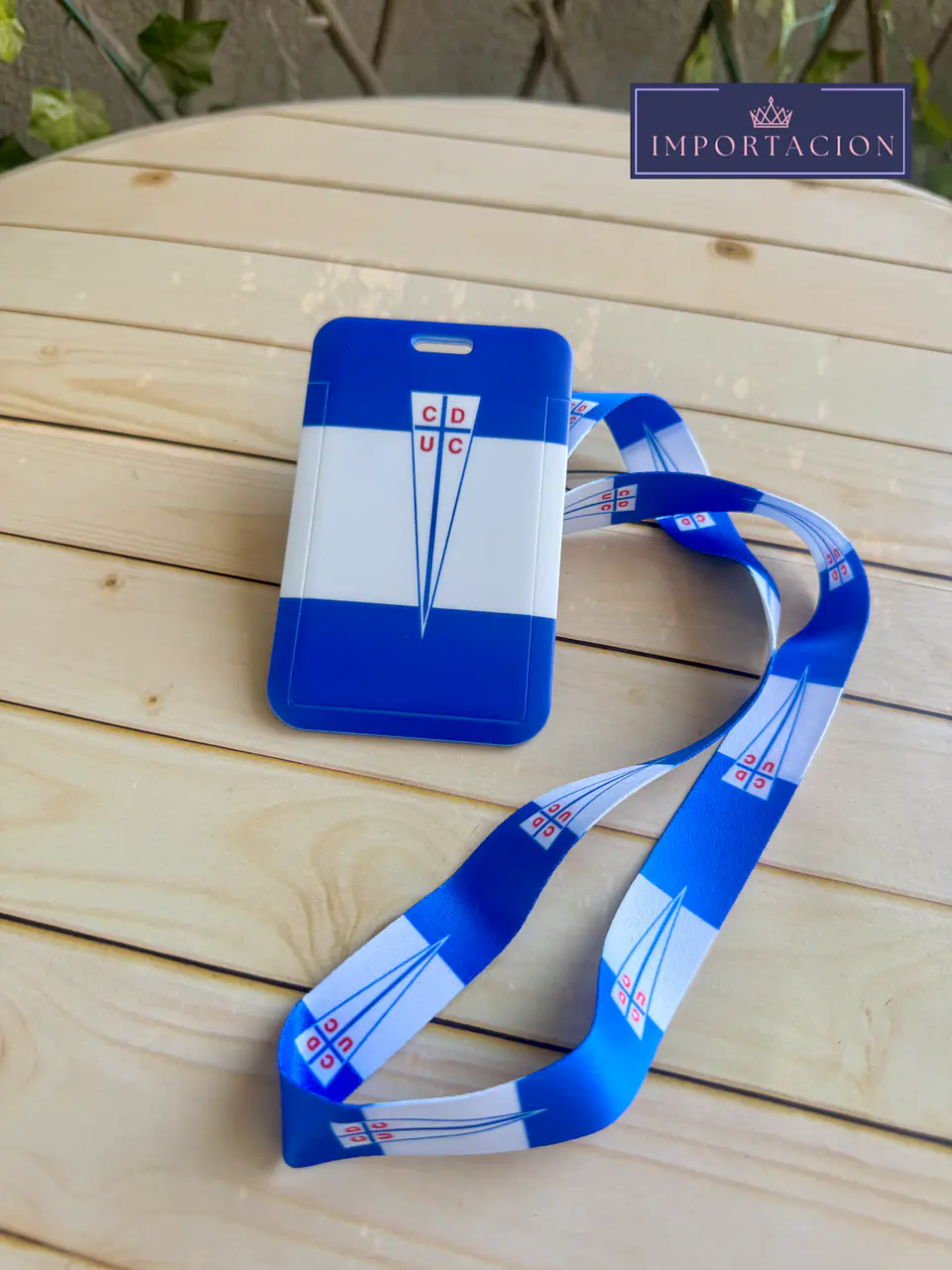 Preventa Portacredencial Vertical + Lanyards Universidad Catolica de Chile 3