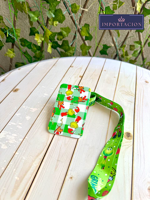 Preventa Portacredencial Vertical + Lanyard Grinch Navideño