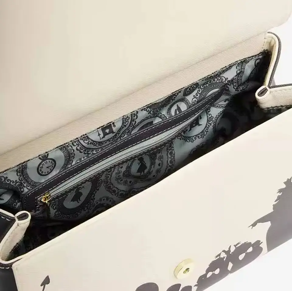 Preventa Cartera Alicia en el País de las Maravillas 4