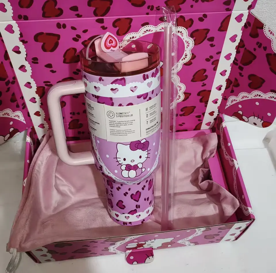 Preventa Termo Hello Kitty Ed. San Valentin Brilla en la Oscuridad 6