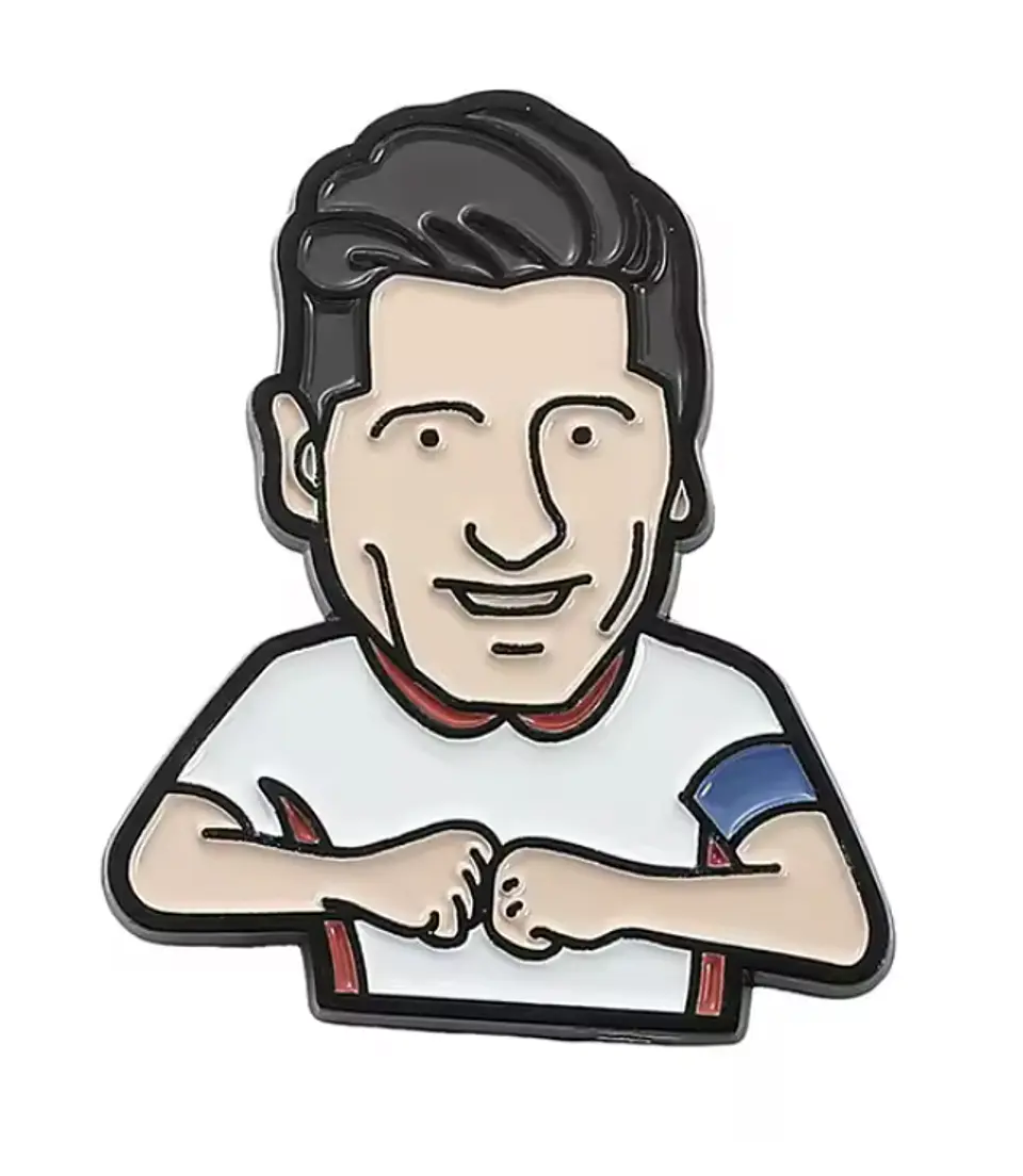 Pin Solapa Lewandowski Puños 1
