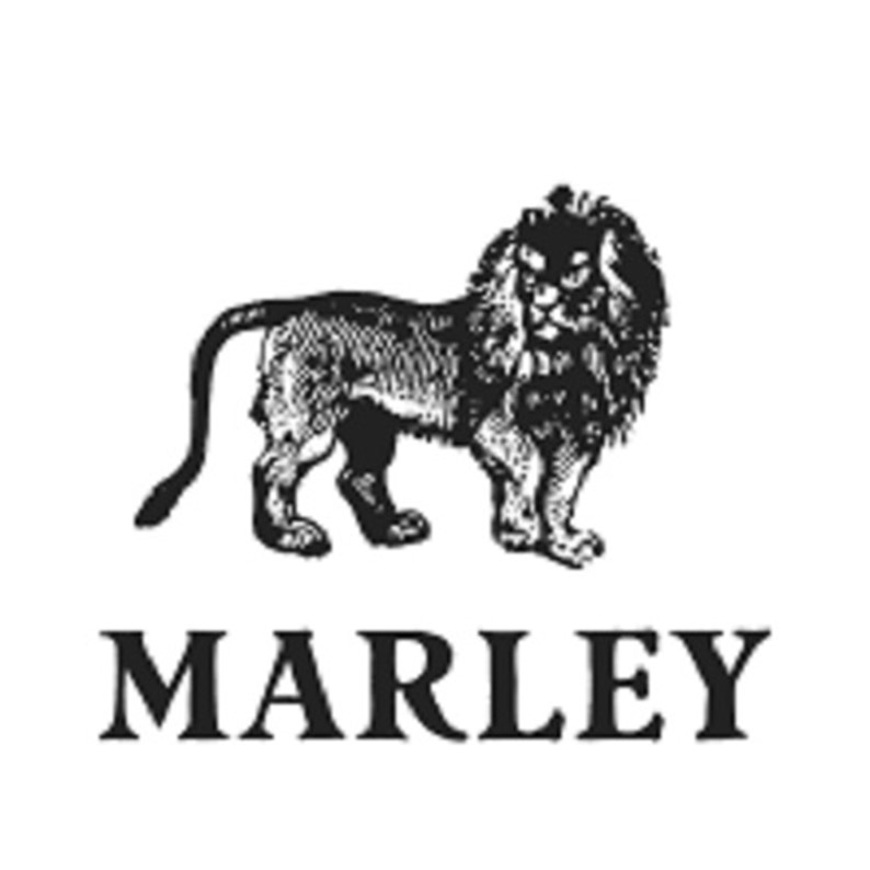 Marley Coffee fue fundado por Rohan Marley en las tierras de Jamaica. En ese lugar su padre, el legendario músico Bob Marley, desarrolló un profundo respeto por la naturaleza y la humanidad. Su legado se mantiene vigente a través de su familia y se manifiesta en cada taza de café, té e infusiones. 