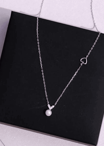 Set collar, aretes y anillo conjunto de perlas blancas y corazones