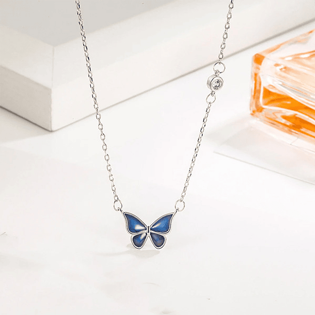 Collar mariposa piedra tonos azules