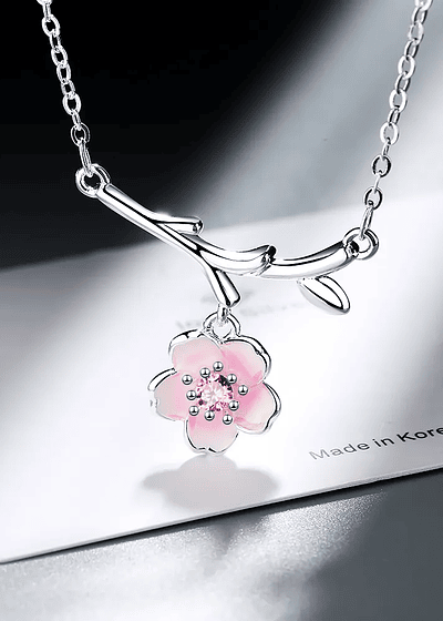 Collar rama y flor rosada