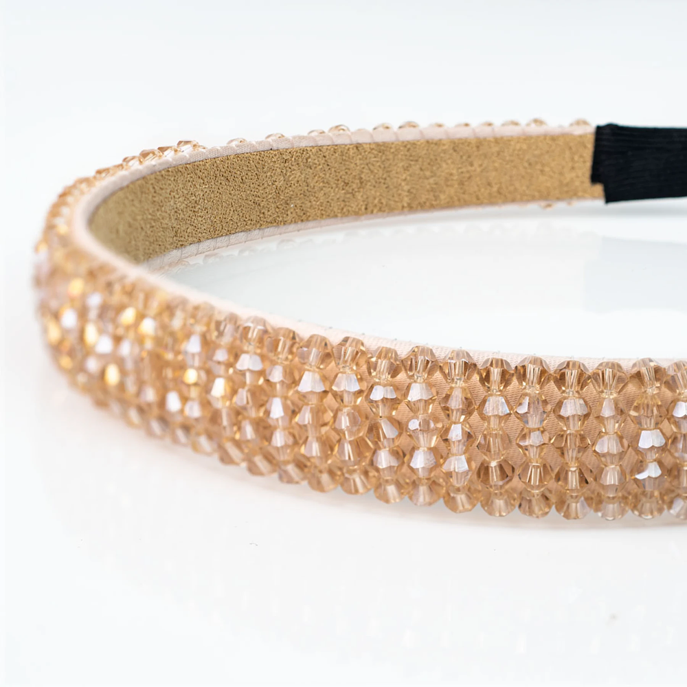 Diadema beige con piedras de cristal