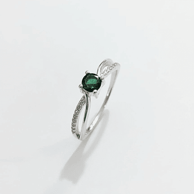 Anillo delicado con circón verde Plata Esterlina