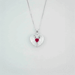 Relicario corazón con diseño y dije rojo Plata Esterlina
