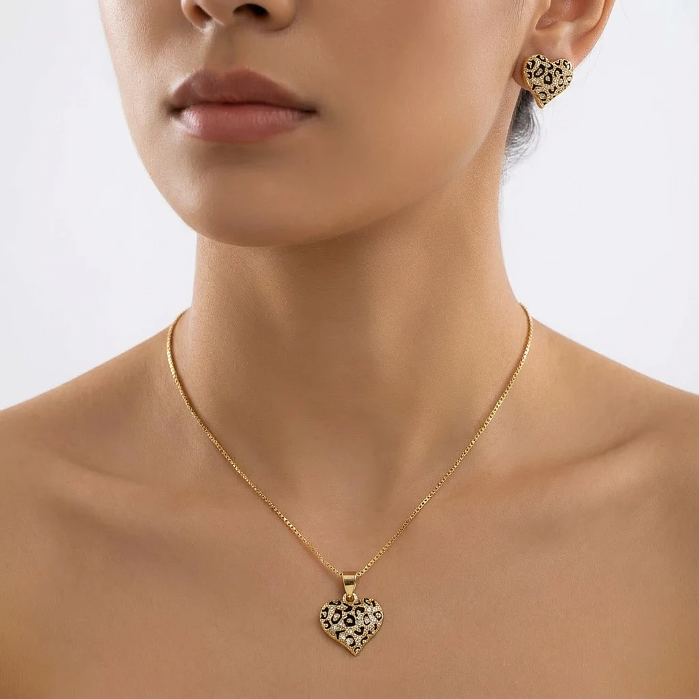 Set collar y aretes de corazón animal print