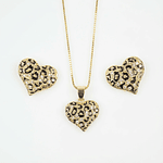 Set collar y aretes de corazón animal print
