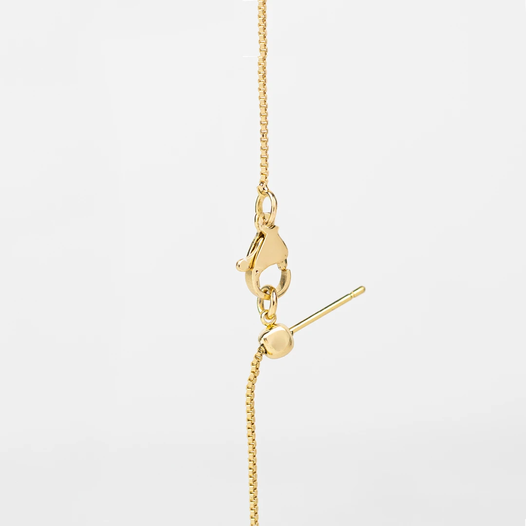 Set collar y artes de corazones con avión