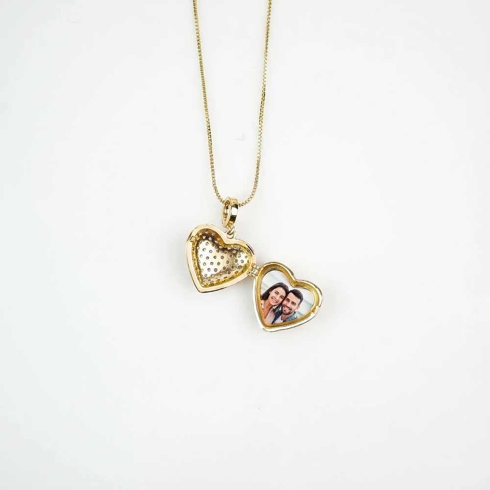 Relicario corazón dorado con incrustaciones