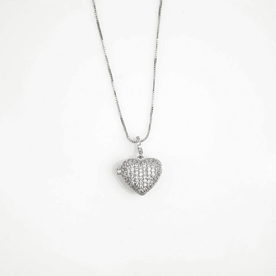 Relicario corazón plateado con incrustaciones