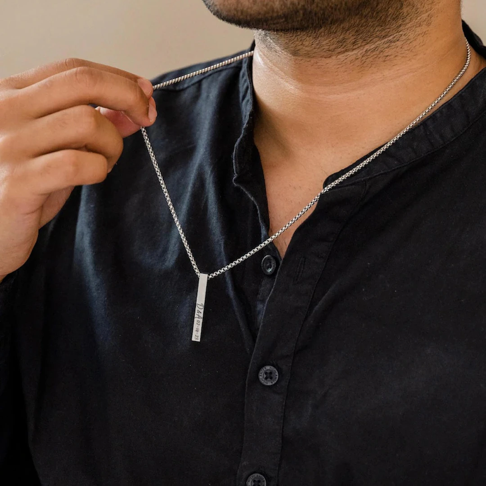 Collar barra plateada personalizable para caballero