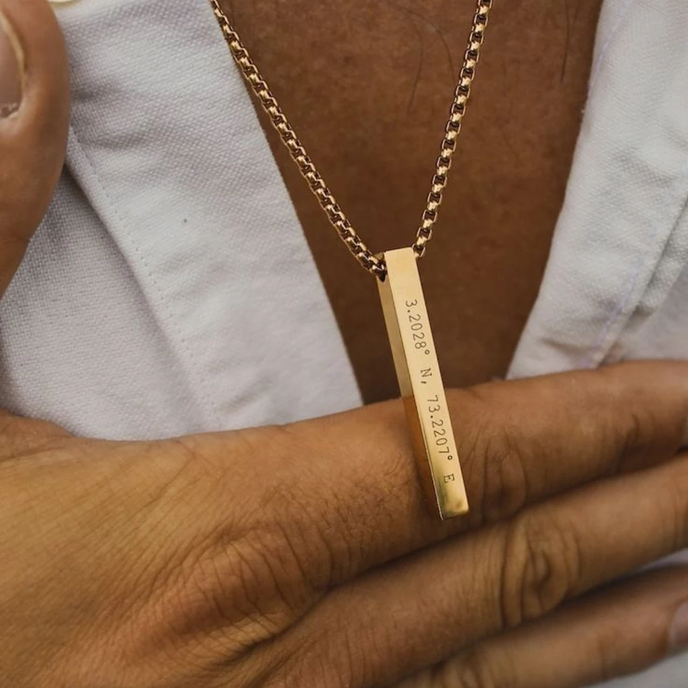 Collar barra dorada personalizable para caballero