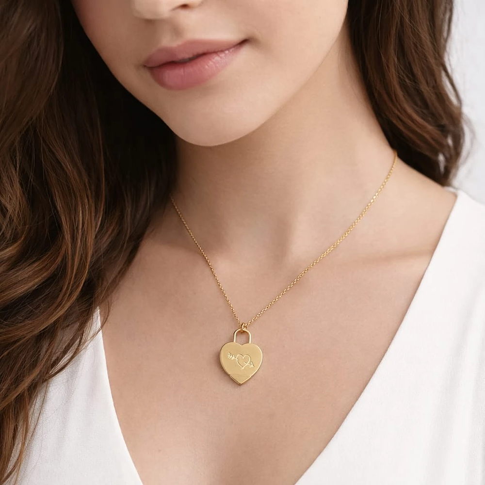 Collar corazón dorado con placa para grabado 