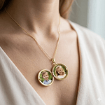 Relicario circular amarillo con diseño de sol 