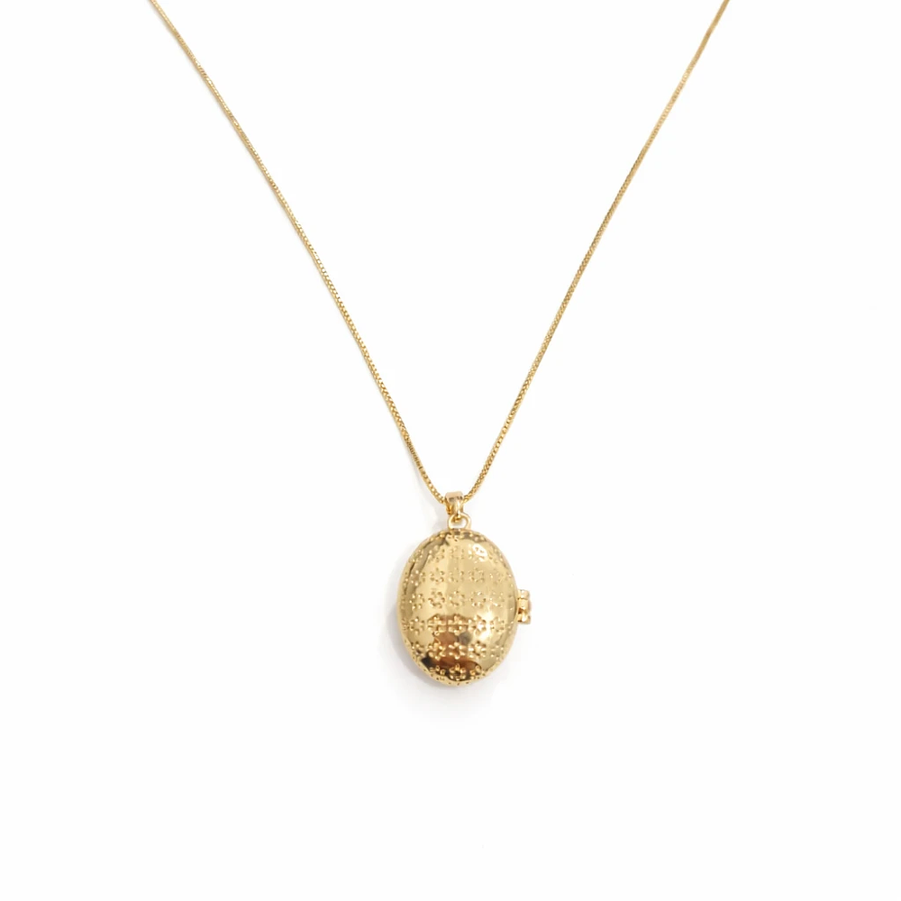 Relicario ovalado diseño de caracola rosa