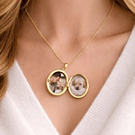 Relicario ovalado diseño mariposa dorada 