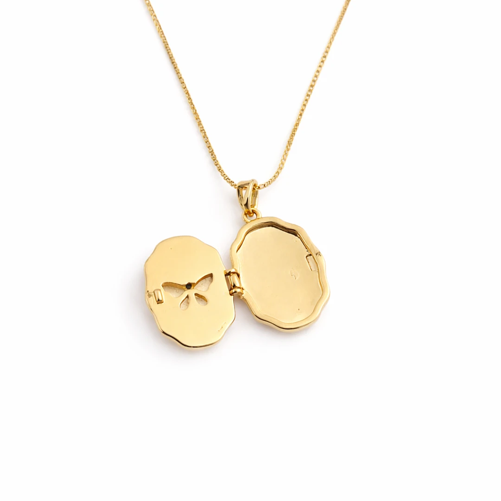 Relicario ovalado irregular diseño mariposa dorada 