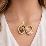 Relicario ovalado diseño estrellas y sol tipo perla 