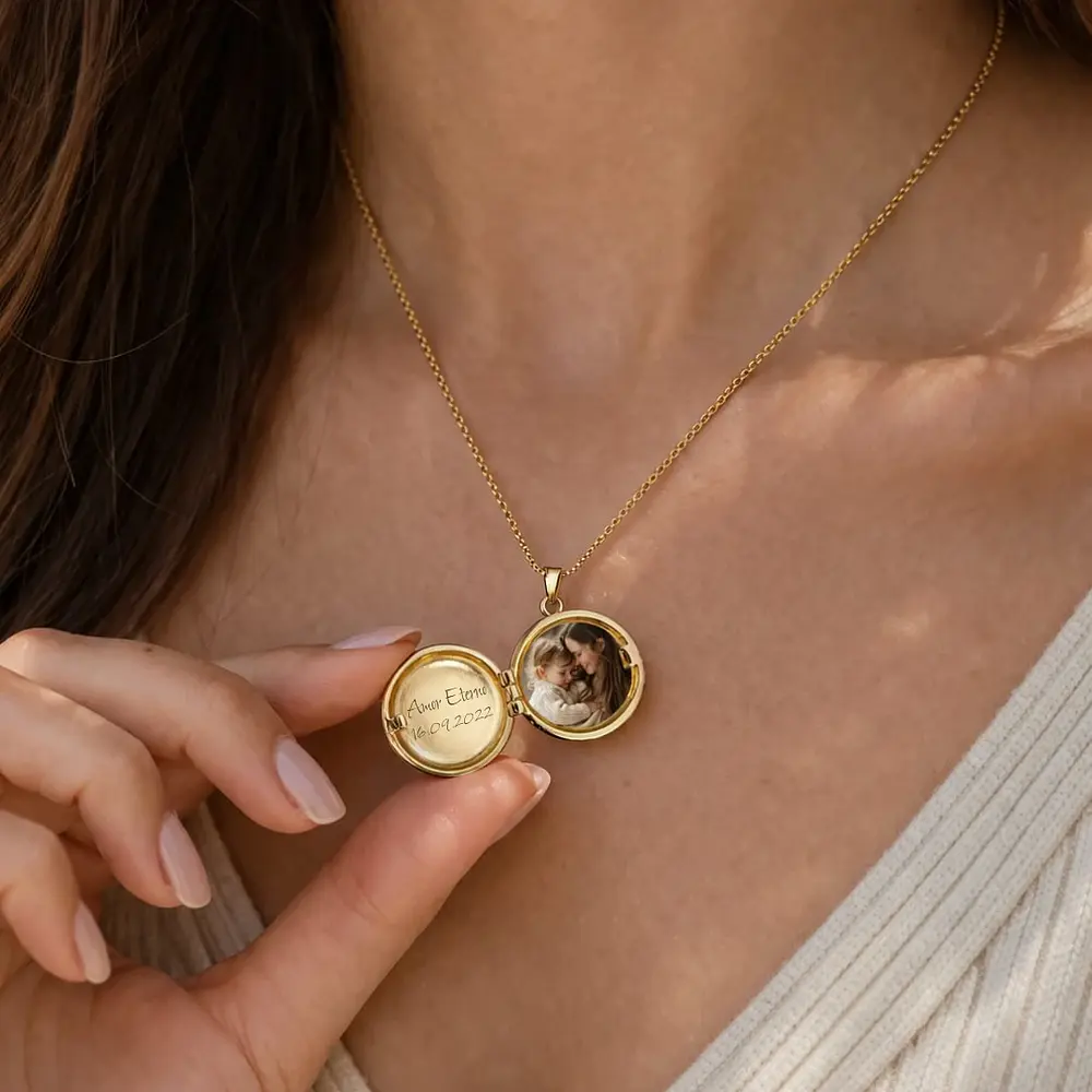 Relicario circular blanco con diseño de sol