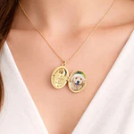 Relicario ovalado diseño de tulipán rosado 