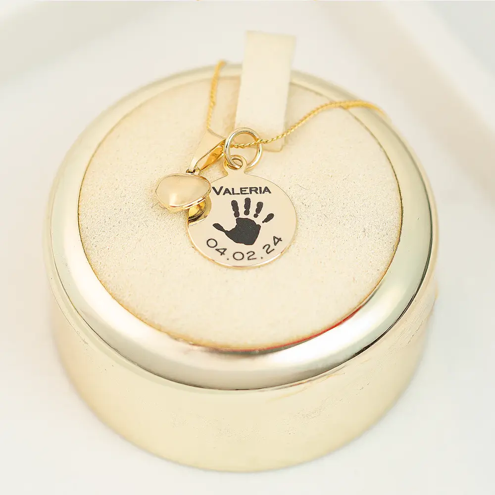 Collar medalla 15mm personalizable con dije de corazón Oro Laminado