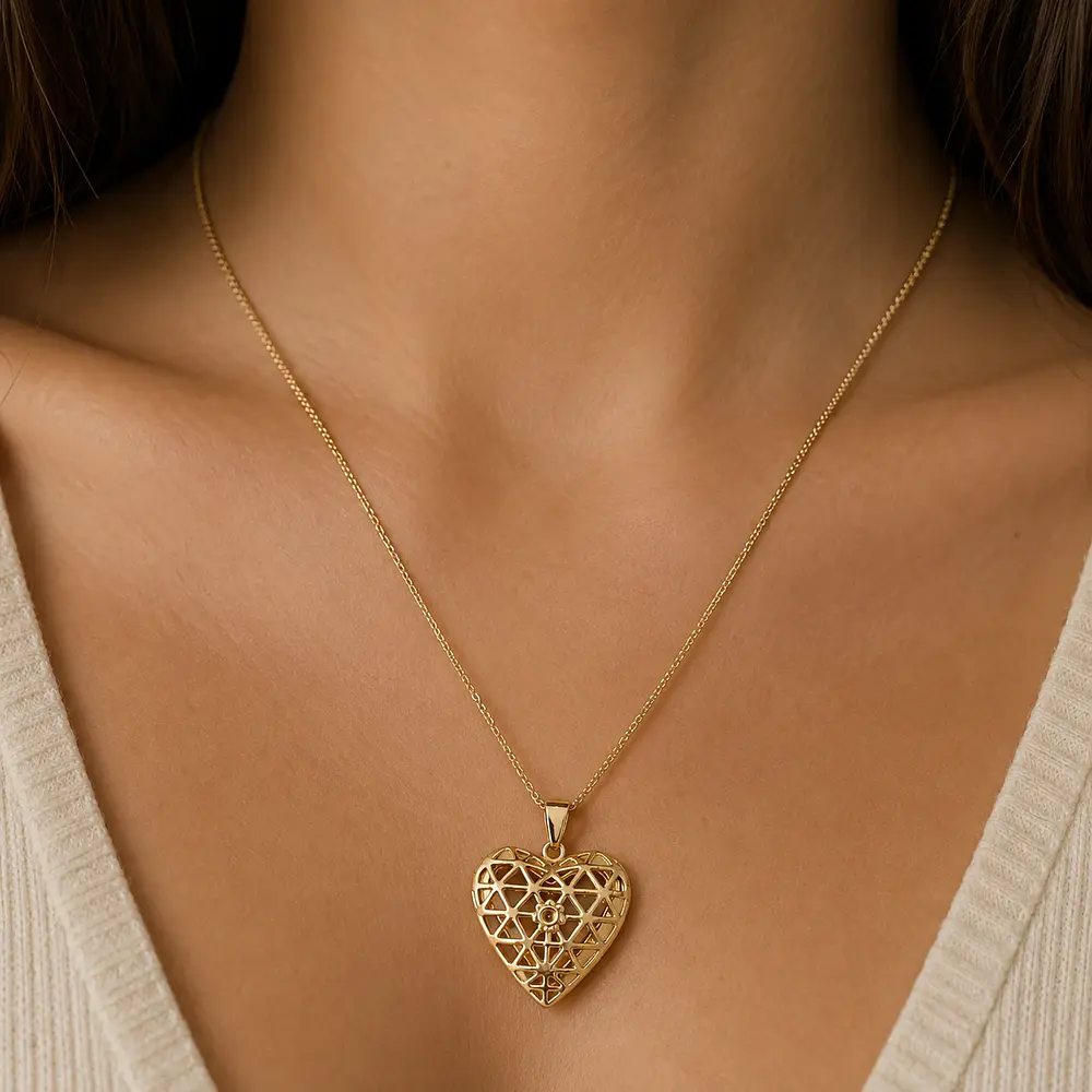 Relicario corazón con diseño geométrico y flor