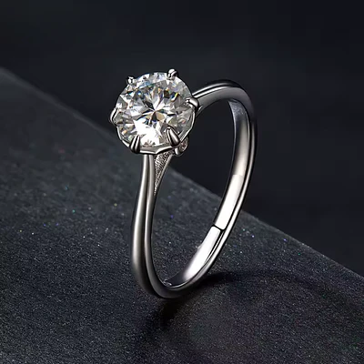 Anillo sencillo con piedra Moissanita en Plata S925