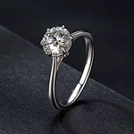 Anillo sencillo con piedra Moissanita en Plata S925