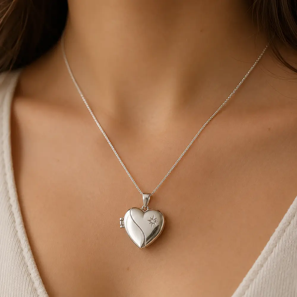 Relicario corazón con diseño de estrella Plata S925