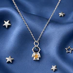 Collar astronauta con estrella