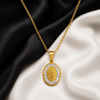 Collar medalla con micro incrustaciones Virgen de Guadalupe dorado