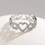Anillo de corazones con micro incrustaciones 