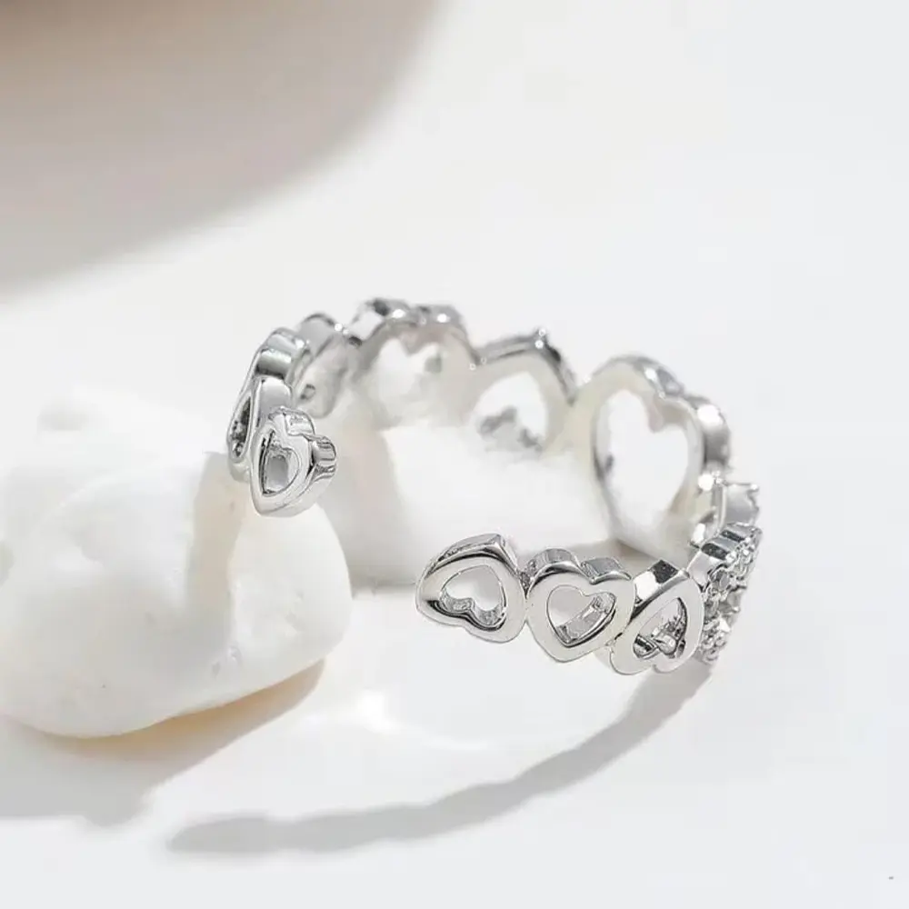 Anillo de corazones con micro incrustaciones 