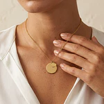 Collar medalla circular y dije de corazón pequeño personalizable 