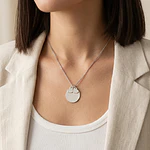 Collar medalla circular y dije corazón pequeño personalizable chapado en plata S925