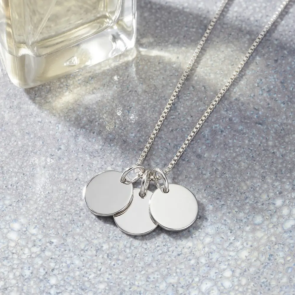 Collar medalla triple circular pequeña personalizable chapada en plata S925