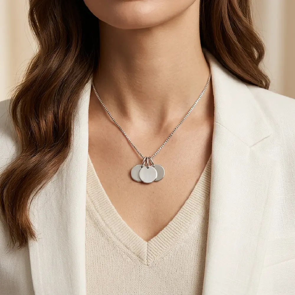 Collar medalla triple circular pequeña personalizable chapada en plata S925