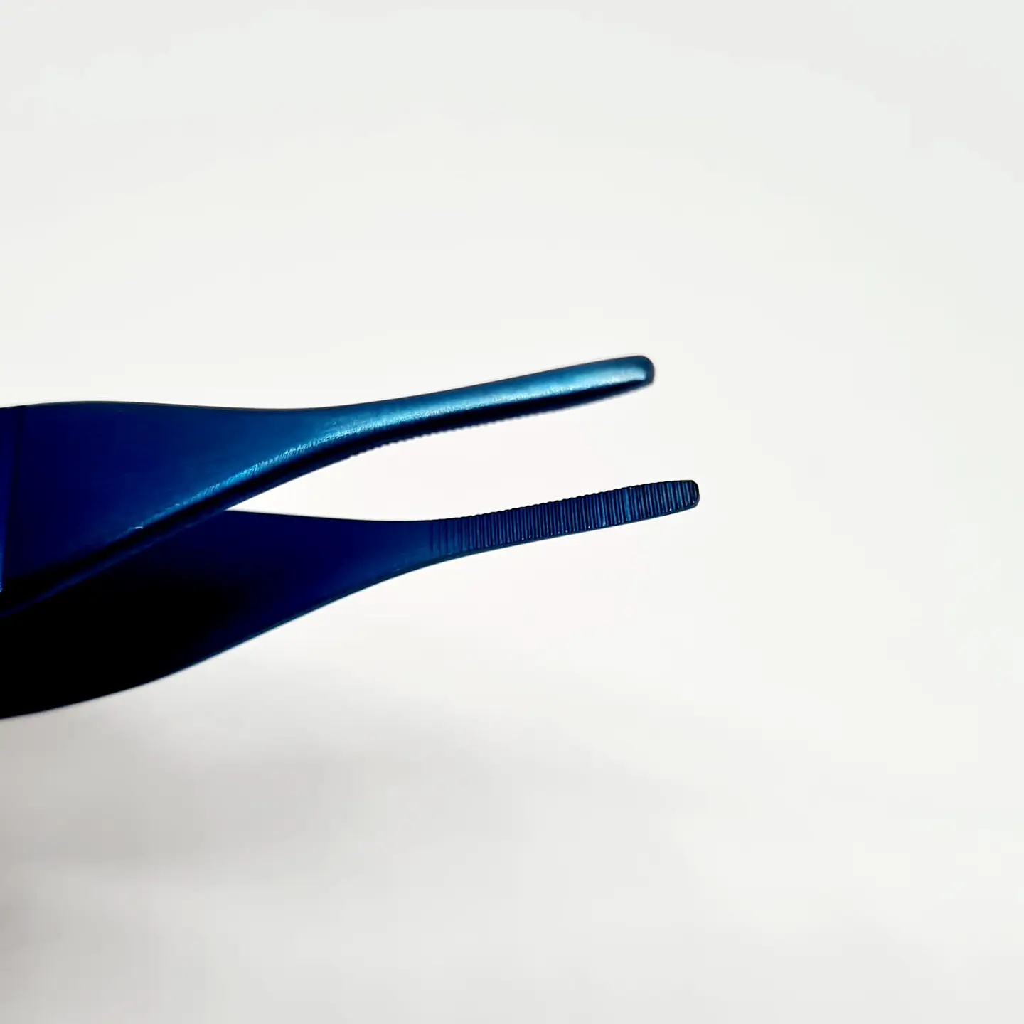 PINZA ADSON ANATOMICA DE 13CM COLOR AZUL 2