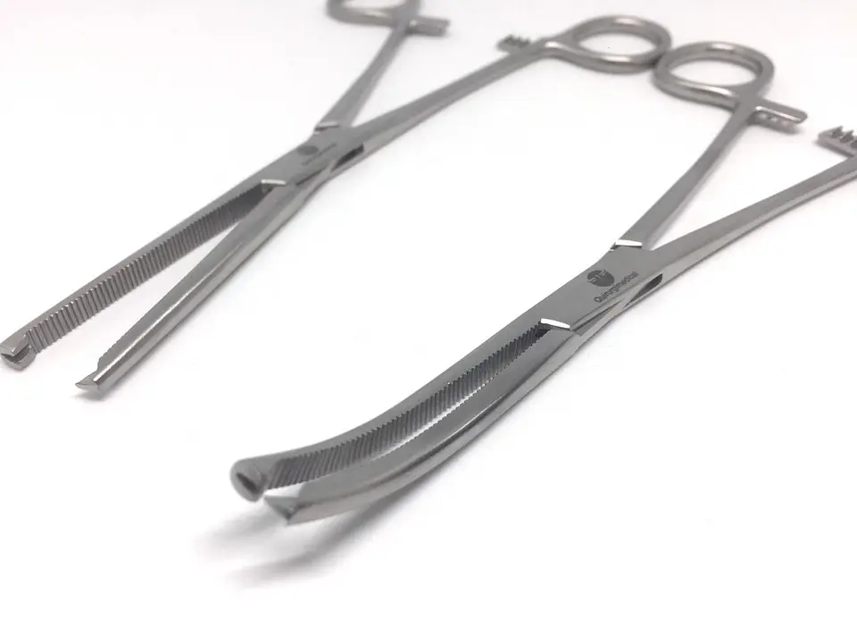 PINZA HEMOSTATICA KOCHER RECTA O CURVA DE 18CM 1