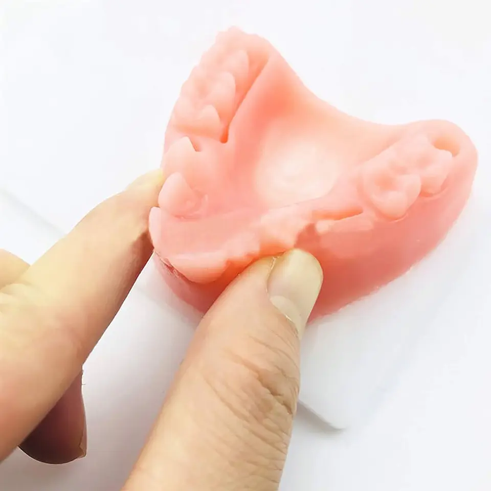 SIMULADOR DE SUTURA DENTAL 3