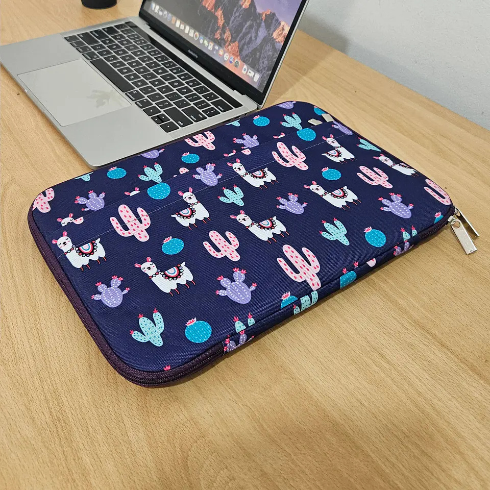 Funda para laptop Llamitas 8